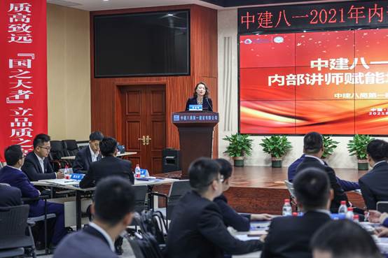 会议室里的人们
描述已自动生成